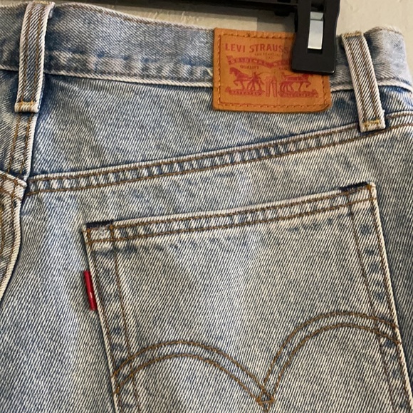 Levi’s Original Cut Off Short - Picture 9 of 11